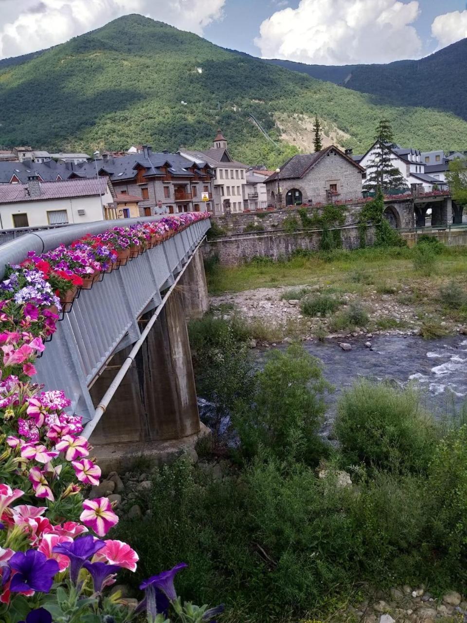 Biescas Pirineo Relax — 4-Star Luxury Hotel in Biescas, Spain
