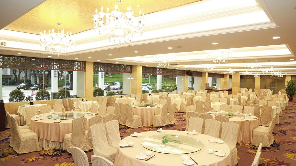 Guangdong Yingbin Hotel — 4-Star Luxury Hotel in Guangzhou, People's Republic of China