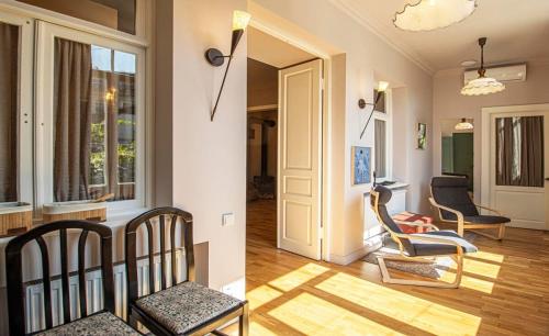 Charming 1BR Apartment with Balcony By Wehost