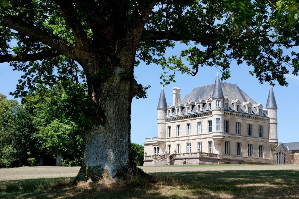 Château De La Goujonnerie — 4-Star Luxury Hotel in La Roche-Sur-Yon, France