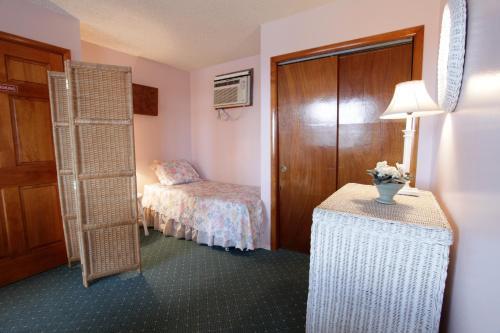 The Buckingham Motel Adults only - photo 13