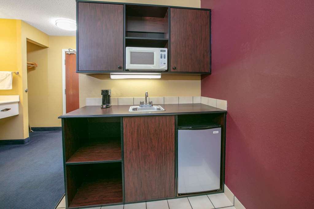 Super 8 by Wyndham Big Cabin Vinita Area - photo 29