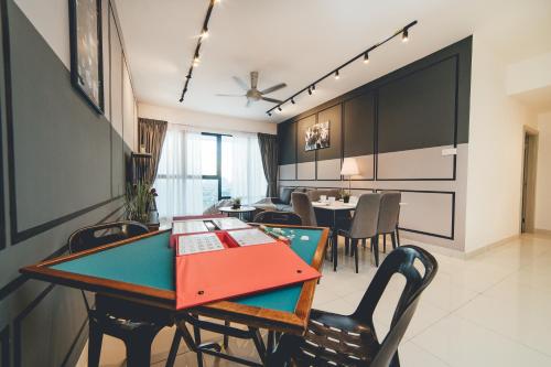 Mosaic Relax Inn 3BR Midvalley w Mahjong by Our Stay — 4-Star Luxury Hotel in Johor Bahru, Malaysia
