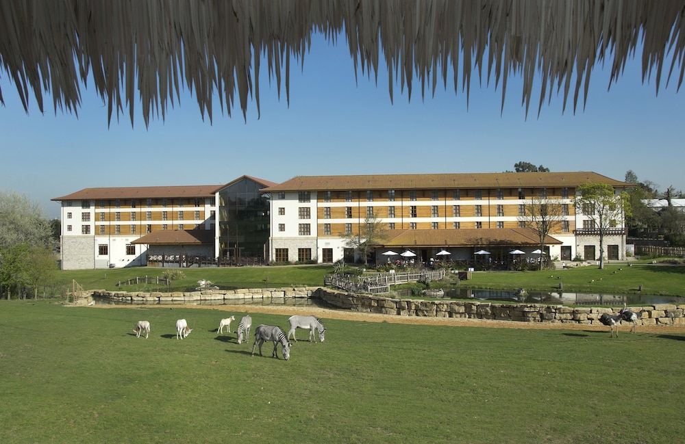 Chessington Resort Hotel — hotel in Chessington