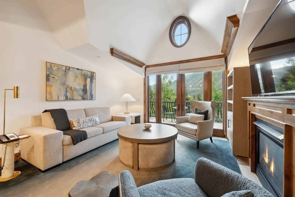 Aspen Mountain Residences 2 Bedroom Luxury Residence Club Condo — 4-Star Luxury Hotel in Aspen, United States