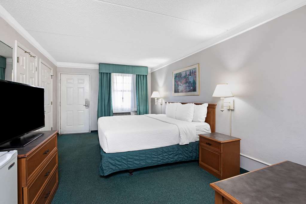 La Quinta Inn by Wyndham El Paso East Lomaland - photo 17
