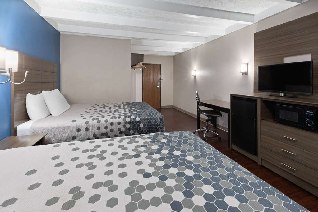 Baymont by Wyndham Bay City - photo 12