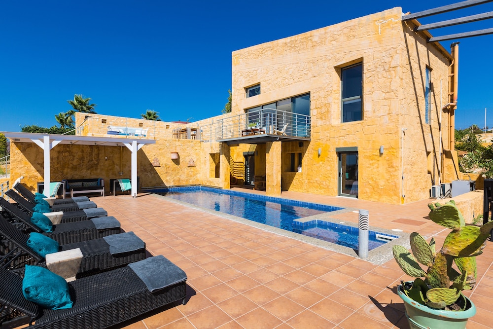 Yellow Dream Villas — 4-Star Luxury Hotel in Chania, Greece