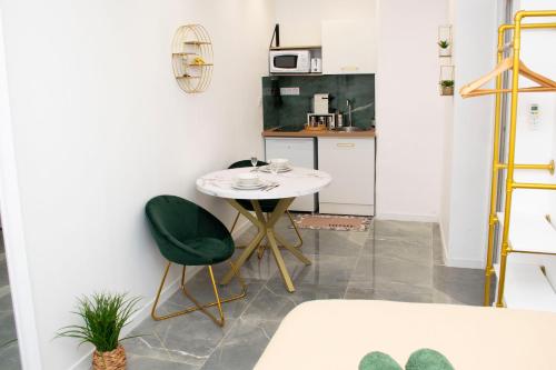 La Chic Opera Netflix Wifi in Marseille, France