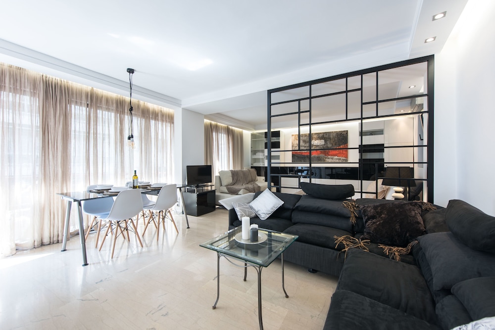 Fabulous Sea View Apartment — 4-Star Luxury Hotel in Thessaloniki, Greece