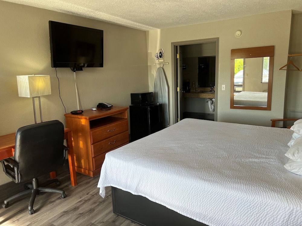 Days Inn by Wyndham KU Lawrence - photo 11