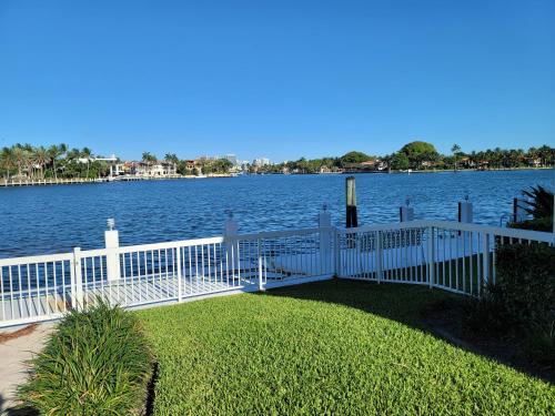 Waterfront Studio Pool Beach Intercostal 5 - photo 10