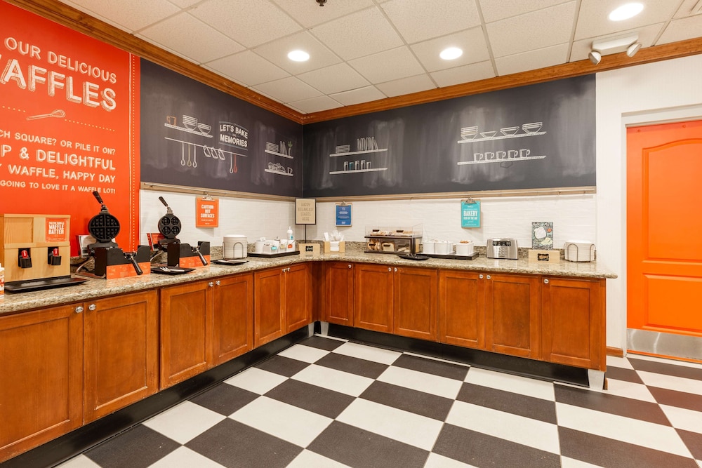 Hampton Inn & Suites Jacksonville Deerwood Park - photo 61