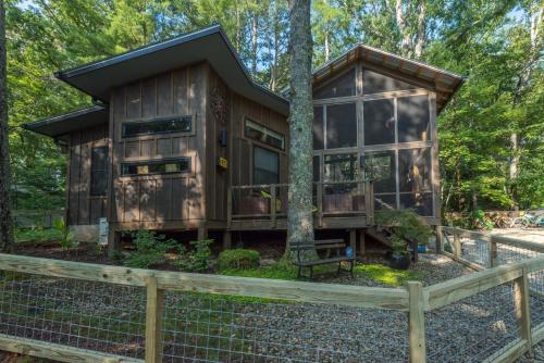 Outside Inn Screened in Porch & Close to Town - photo 27