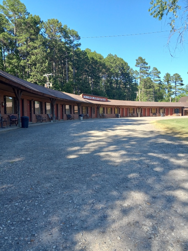 Cedar Falls Motel - photo 24