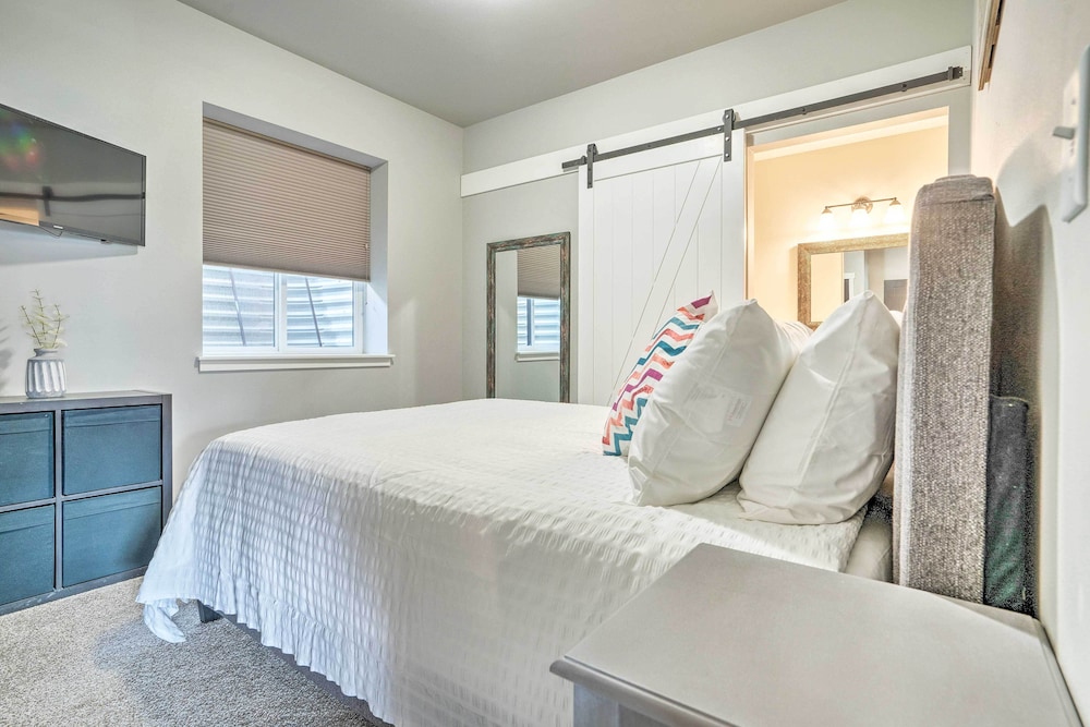 Lake Chelan Resort Condo Pool and Hot Tub Access - photo 7