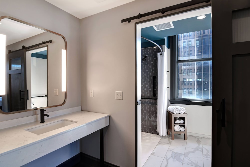 Courtyard by Marriott Cincinnati Downtown - photo 15