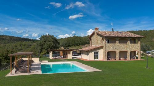 Casale La Querce — 4-Star Luxury Hotel in Civitella In Val Di Chiana, Italy
