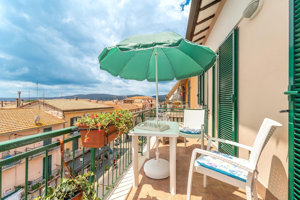 3570 Affaccio sul Lago by Barbarhouse — 4-Star Luxury Hotel in Trevignano Romano, Italy