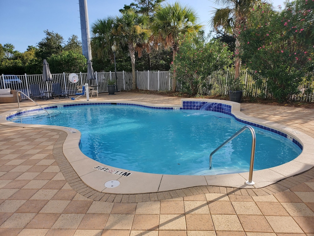 Holiday Inn Express and Suites Destin Miramar Beach by IHG - photo 37
