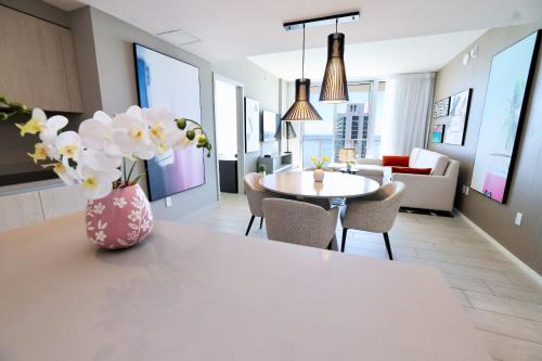 Diamond In The Sky — 4-Star Luxury Hotel in Hollywood, United States
