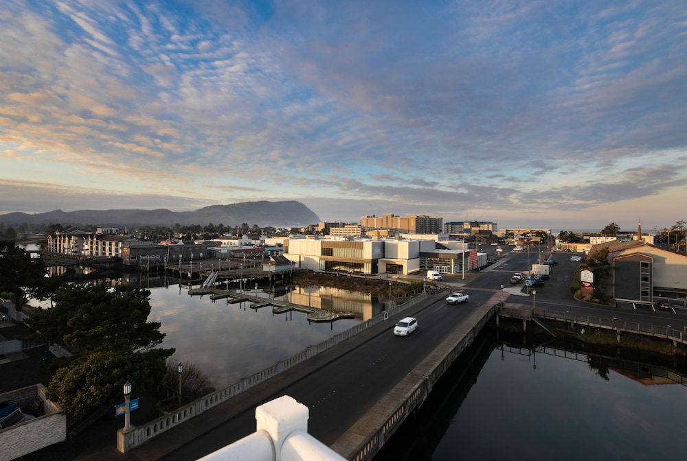Rivertide Suites Hotel - photo 37