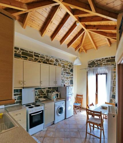 Ypsipyli — 4-Star Luxury Hotel in Myrina, Greece