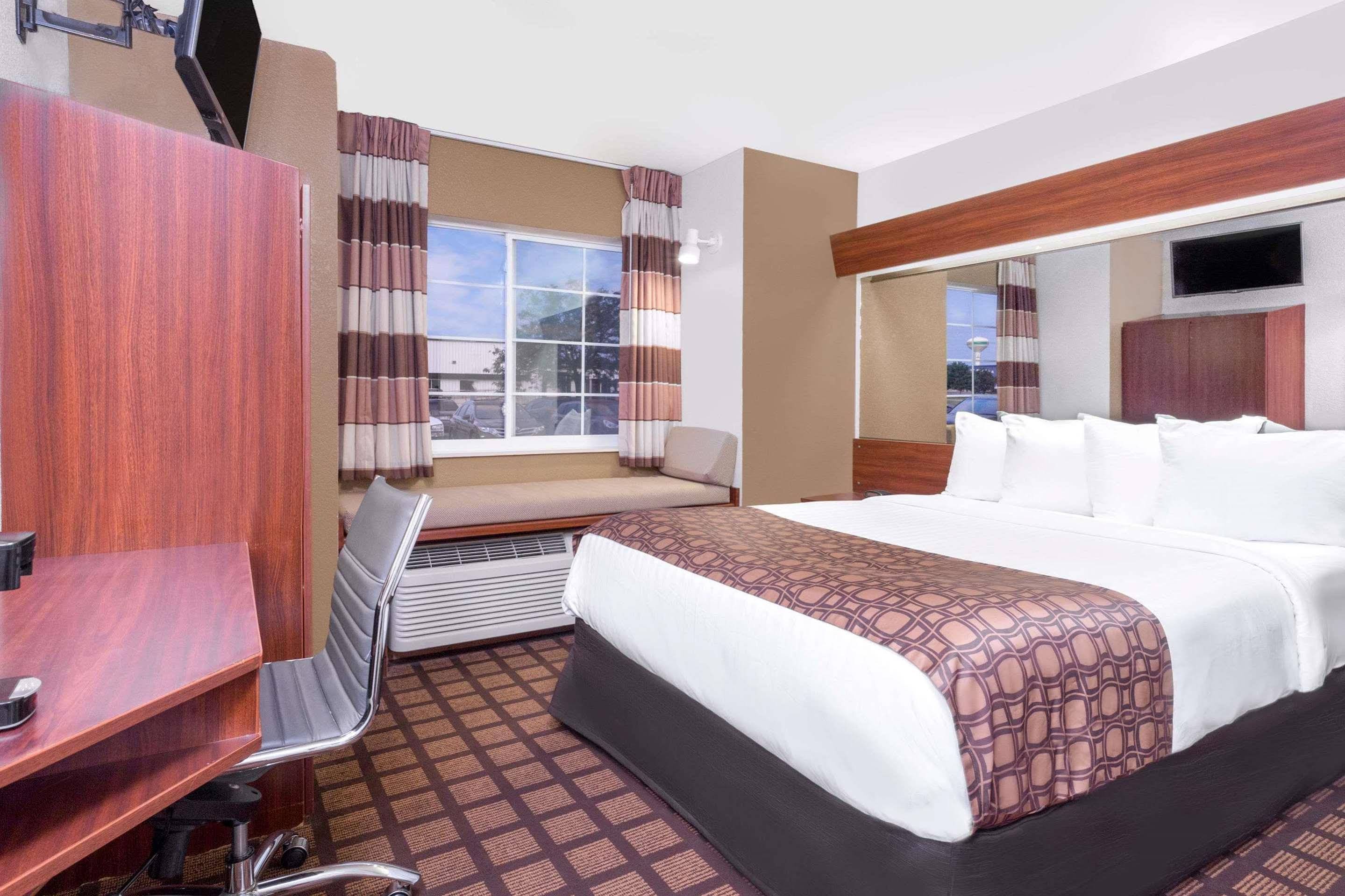 Microtel Inn and Suites by Wyndham Green Bay - photo 10