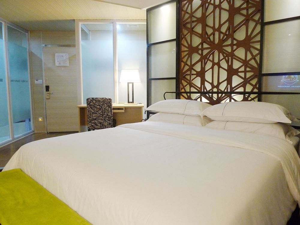 Cn Holiday Hotel in Shiqiao, People's Republic of China