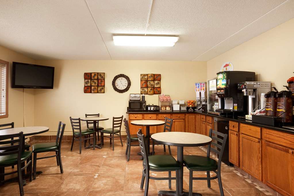 Super 8 by Wyndham West Fargo Main Ave ND - photo 23