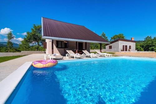 Family friendly house with a swimming pool Rudopolje Bruvanjsko Zagora 21427 — 4-Star Luxury Hotel in Gracac, Croatia