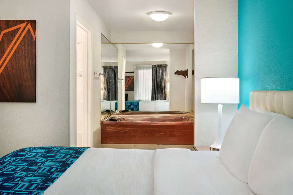 Howard Johnson by Wyndham Chattanooga Lookout Mountain I 24 - photo 26