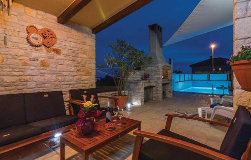 Luxury Apartment Alba with Pool — 4-Star Luxury Hotel in Kanfanar, Croatia