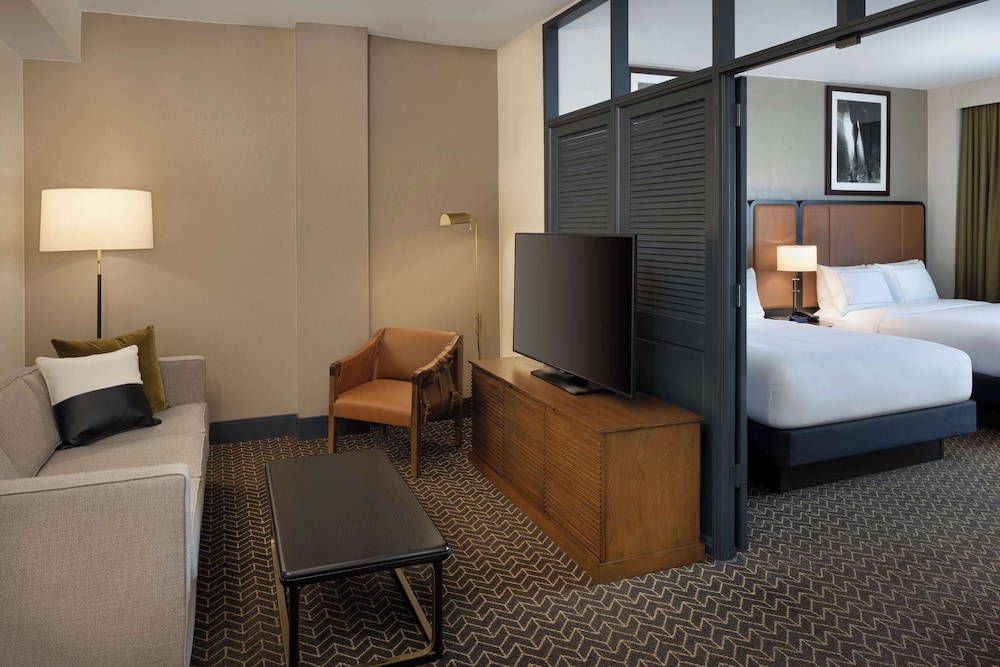 DoubleTree Suites by Hilton Hotel Lexington - photo 31