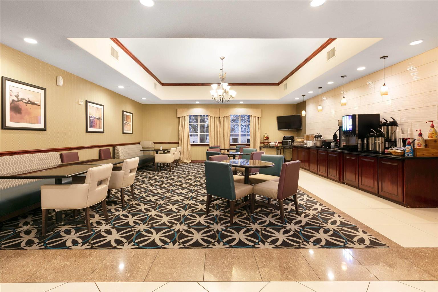 La Quinta Inn & Suites by Wyndham Lindale - photo 26