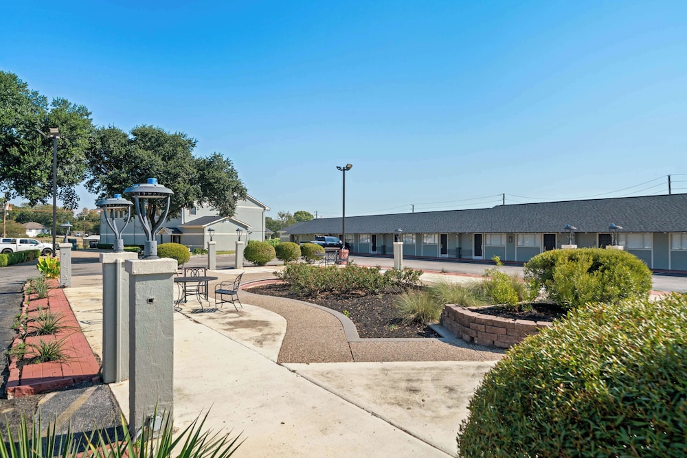 Americas Best Value Inn & Suites Brenham - photo 44