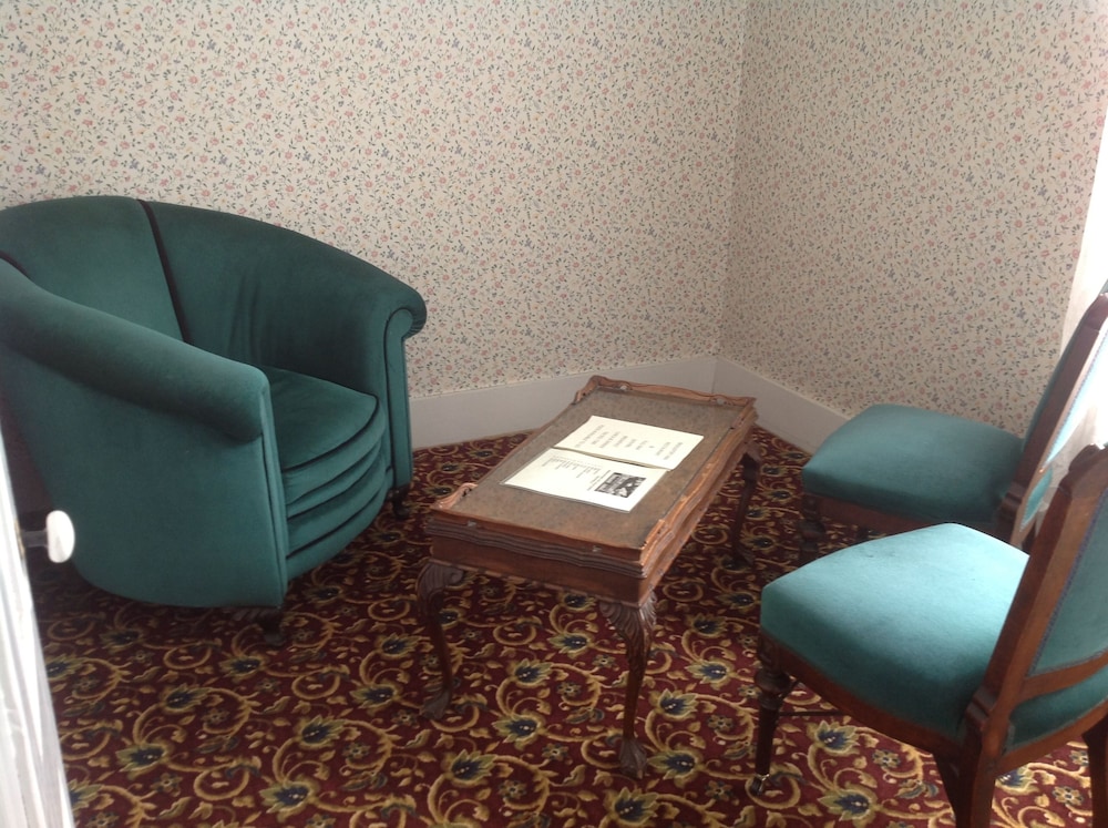 Bridgeport Inn - photo 38