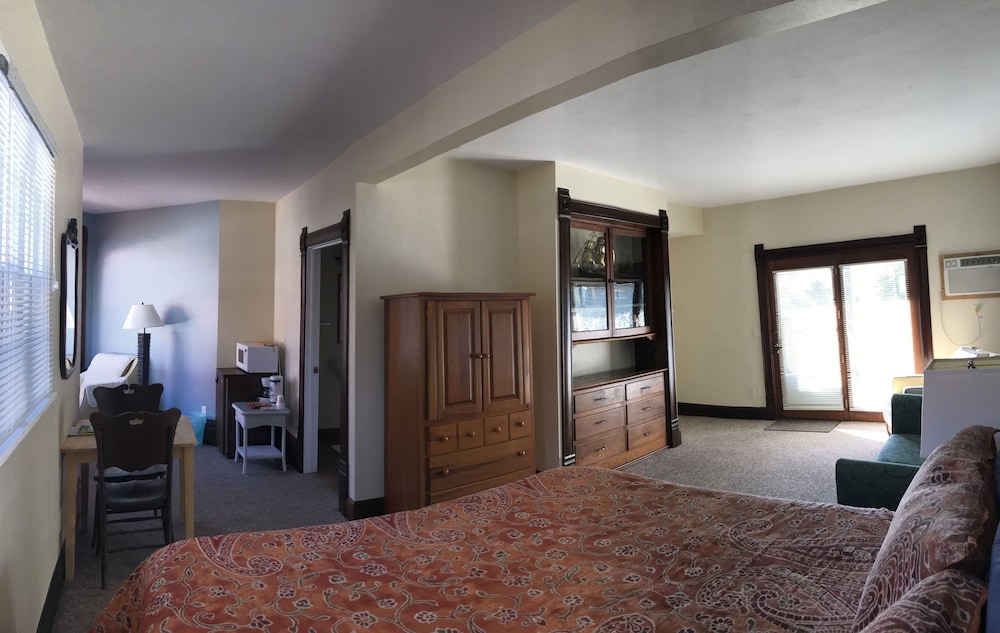 The Harbor Light Inn - photo 7