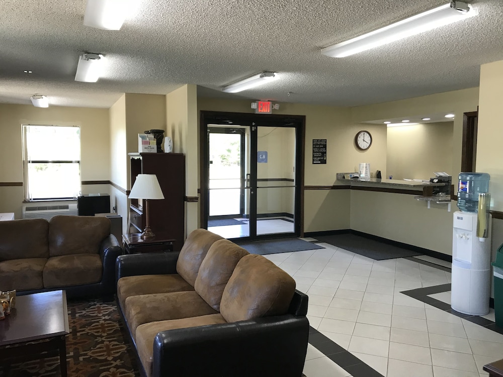 Clairmont Inn & Suites Warren - photo 39
