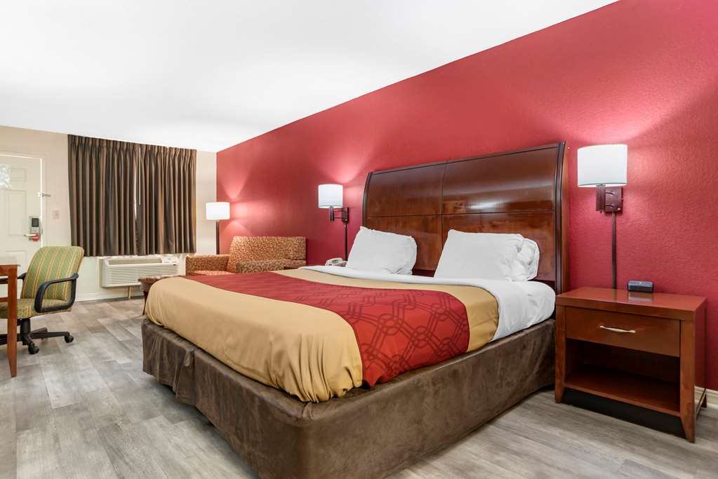 Econo Lodge Pearl Jackson - photo 22