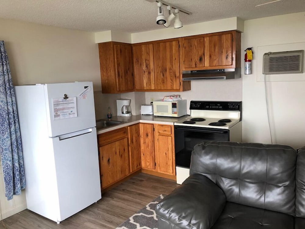 West Winds Motel & Cottages - photo 17