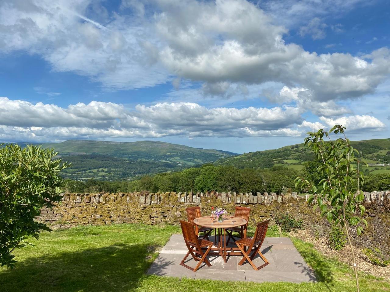 Pant Llwyd Farm — hotel in Llangynidr