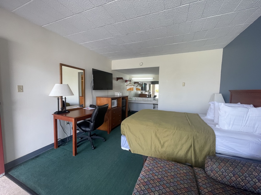 Econo Lodge Altoona I 99 - photo 11