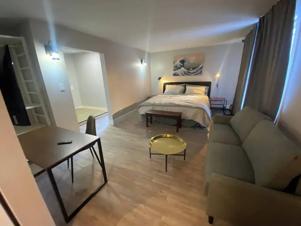 Newly Renovated 1br1ba With Asian Style Tea Room — 4-Star Luxury Hotel in Edmonton, Canada