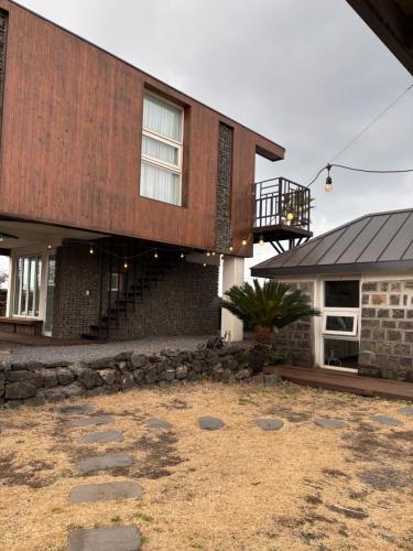 Kimnung House Anmok — 4-Star Luxury Hotel in Jeju City, South Korea