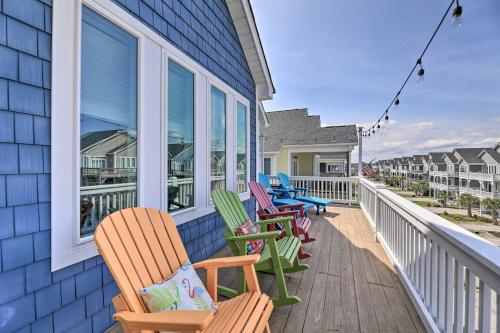 Charming Surf City Home with Elevator Walk to Beach — 4-Star Luxury Hotel in Santa Cruz, United States
