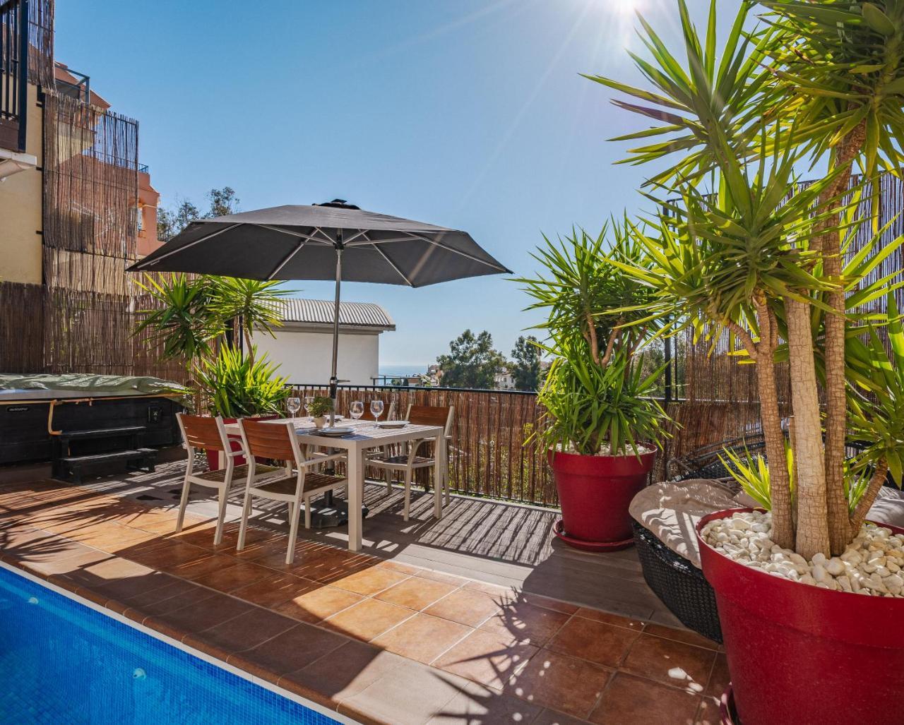 Luxurious Hillside Villa with Private Pool Sea & Mountain Views — 4-Star Luxury Hotel in Fuengirola, Spain
