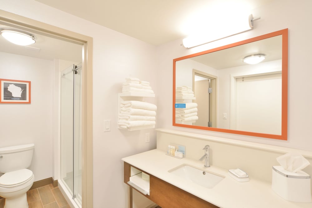 Hampton Inn & Suites Menomonie UW Stout - photo 32