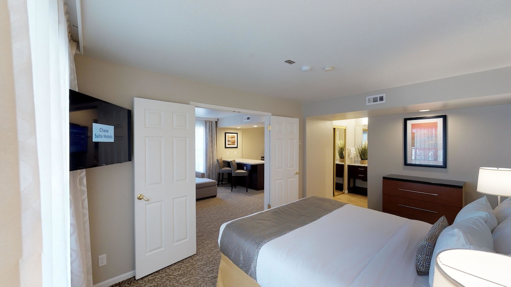 Chase Suite Hotel Newark Fremont - photo 9