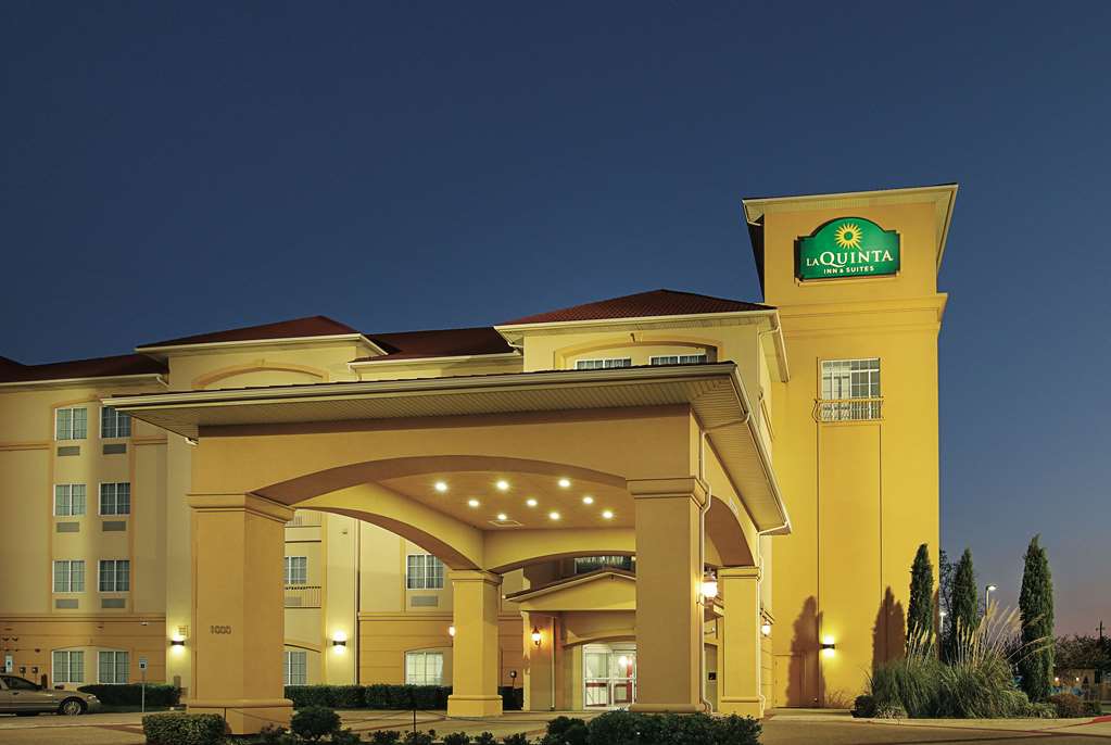 La Quinta Inn & Suites by Wyndham Dallas Hutchins - photo 4
